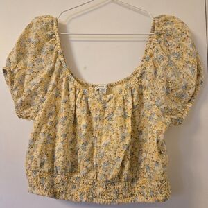 American Eagle Over The Shoulder Floral Puff Sleeve Top‎